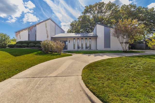 view of front of house with a front yard