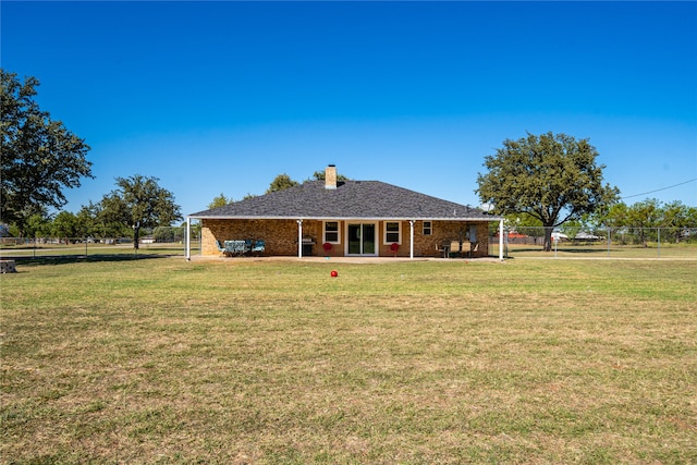 view of front facade featuring a front yard