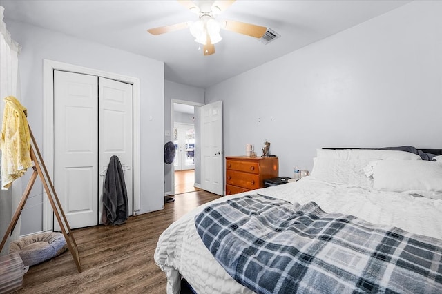 bedroom featuring a closet, dark hardwood / wood-style floors, and ceiling fan