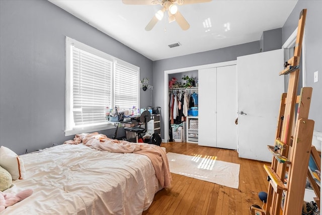 bedroom featuring light hardwood / wood-style floors and ceiling fan