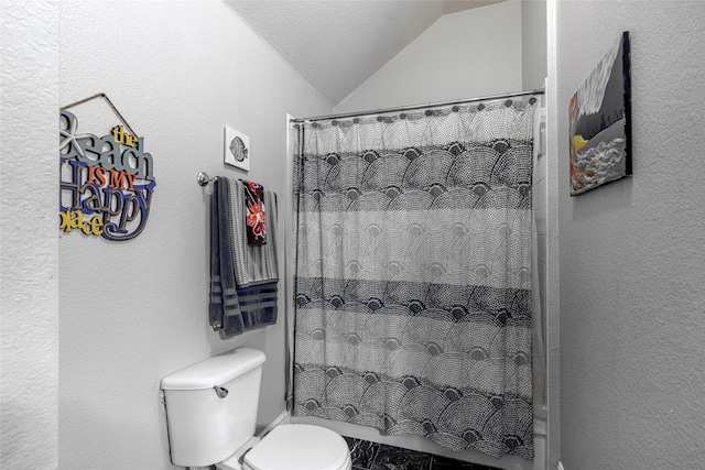 bathroom featuring toilet, a textured ceiling, vaulted ceiling, and curtained shower