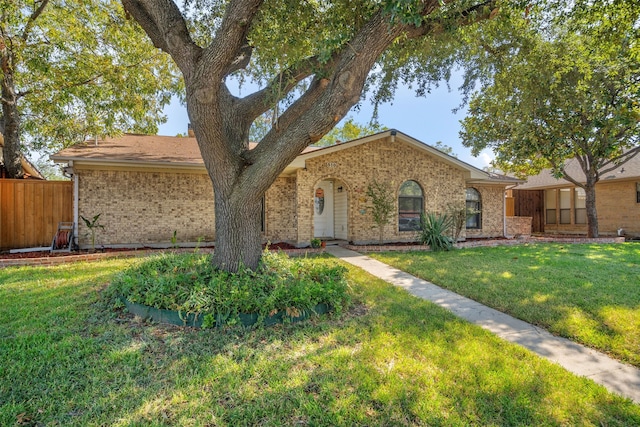 ranch-style house featuring a front yard