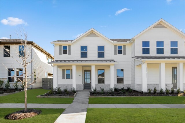 view of front of property with a front yard