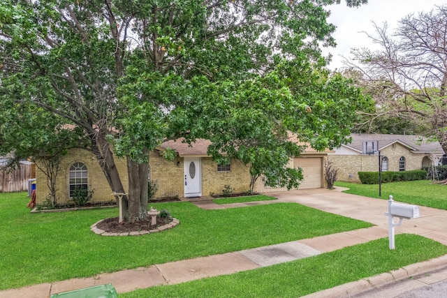 view of front of house featuring a front yard and a garage