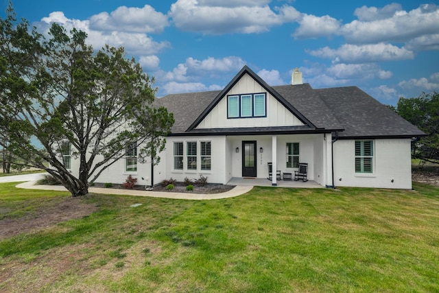 view of front facade with a front lawn