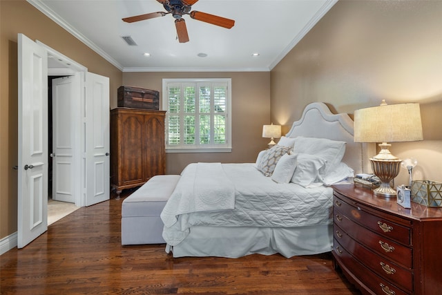 bedroom with ceiling fan, crown molding, and hardwood / wood-style floors