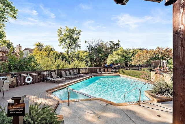 view of swimming pool