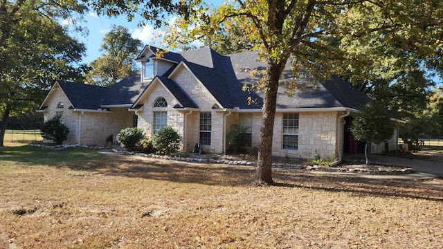 front of property with a front lawn