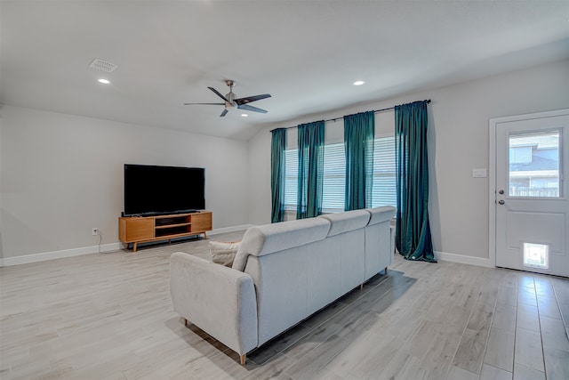 living room with lofted ceiling, light hardwood / wood-style floors, and ceiling fan