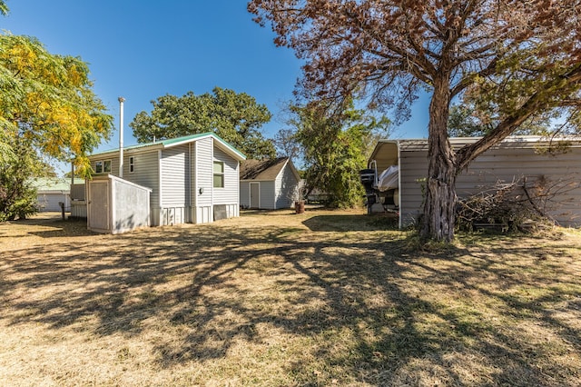 exterior space featuring a lawn