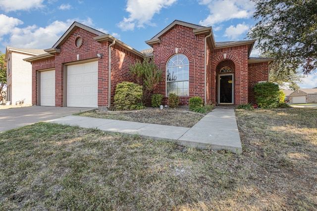 view of front property featuring a garage and a front lawn