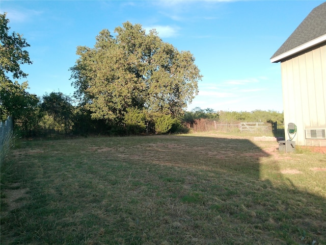 view of yard featuring a wall mounted AC