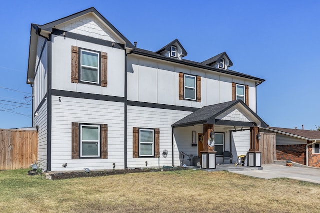 view of front of house featuring a patio and a front yard