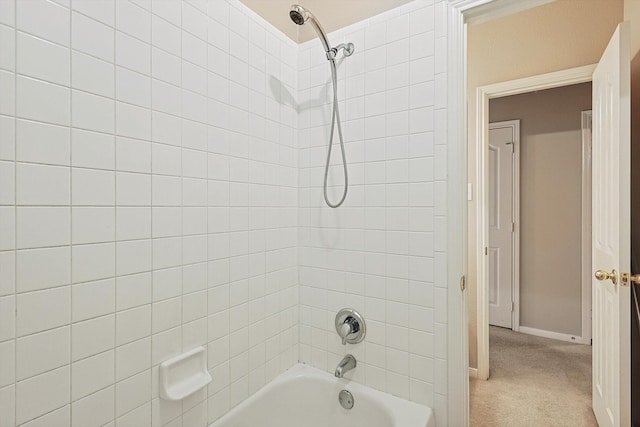 bathroom with tiled shower / bath combo