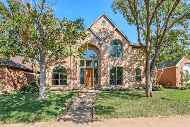 view of front facade with a front yard