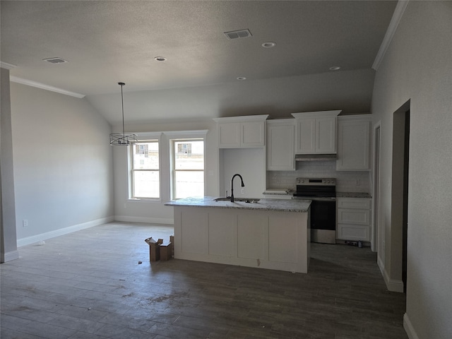 kitchen featuring visible vents, stainless steel electric range, dark wood-style flooring, and white cabinetry