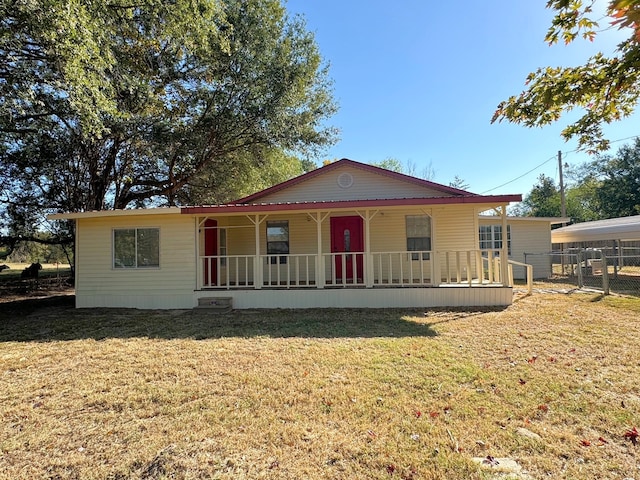 view of front of home featuring covered porch and a front lawn