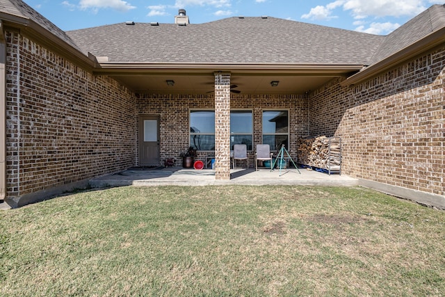 view of yard featuring a patio