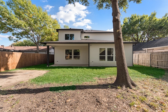 back of house featuring a yard