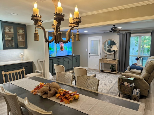 dining area featuring crown molding, light hardwood / wood-style flooring, and ceiling fan