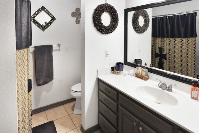 101 Scenic Dr, Dublin, TX 76446 - full bath featuring toilet, vanity, tile patterned floors, baseboards, and a shower with shower curtain