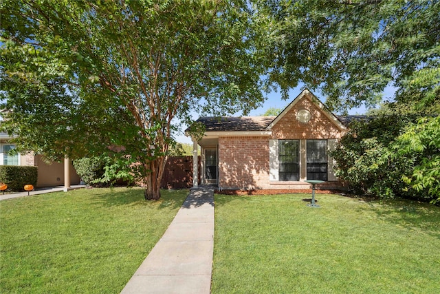 view of front of property with a front yard