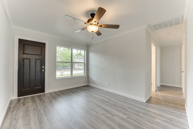 foyer entrance featuring crown molding, light hardwood / wood-style floors, and ceiling fan