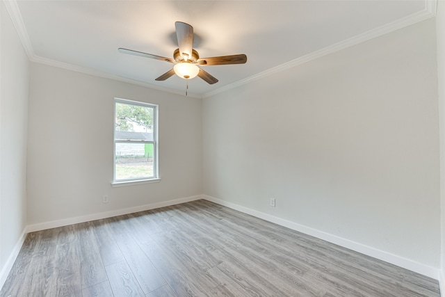 empty room featuring light hardwood / wood-style floors, ornamental molding, and ceiling fan