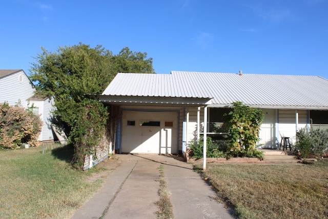 view of front of home with a front yard and a garage