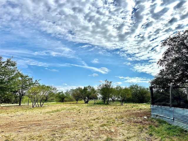 view of yard featuring a rural view