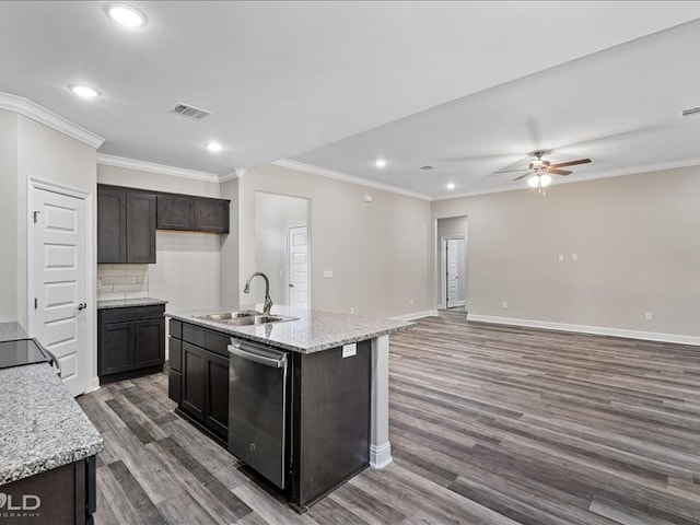 kitchen featuring a center island with sink, sink, hardwood / wood-style floors, and dishwasher