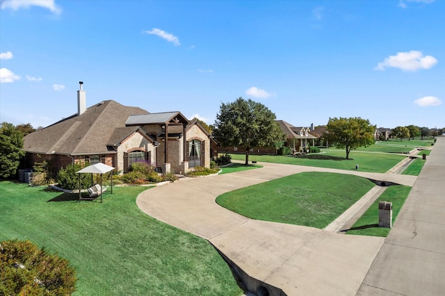 view of front of house with a front lawn