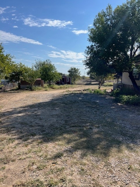 view of yard featuring a rural view