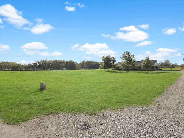 view of yard featuring a rural view