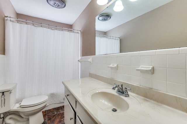 bathroom featuring curtained shower, vanity, toilet, and decorative backsplash