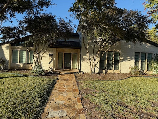 view of front of home with a front lawn