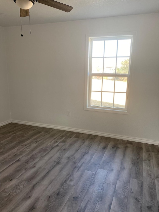 unfurnished room with dark wood-type flooring and ceiling fan