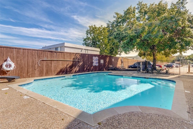 view of swimming pool