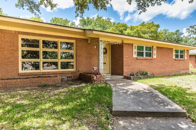 ranch-style home featuring crawl space, a front lawn, and brick siding