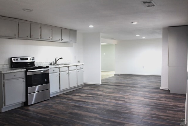 kitchen with gray cabinets, sink, stainless steel electric stove, and dark hardwood / wood-style floors