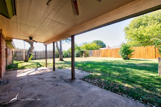 view of patio with ceiling fan