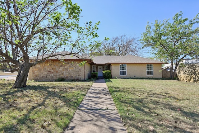 single story home featuring a front lawn