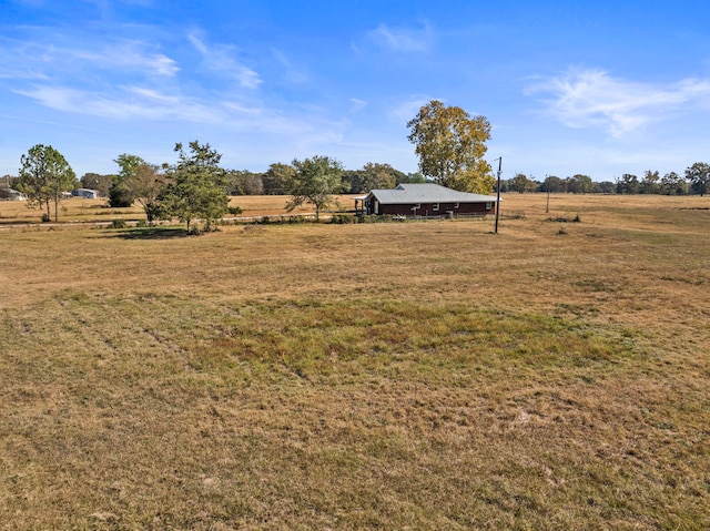 view of yard featuring a rural view