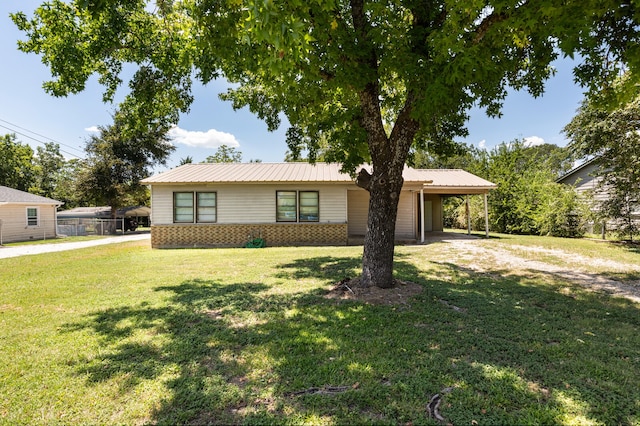 ranch-style house with a front yard