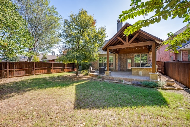 view of yard featuring a patio