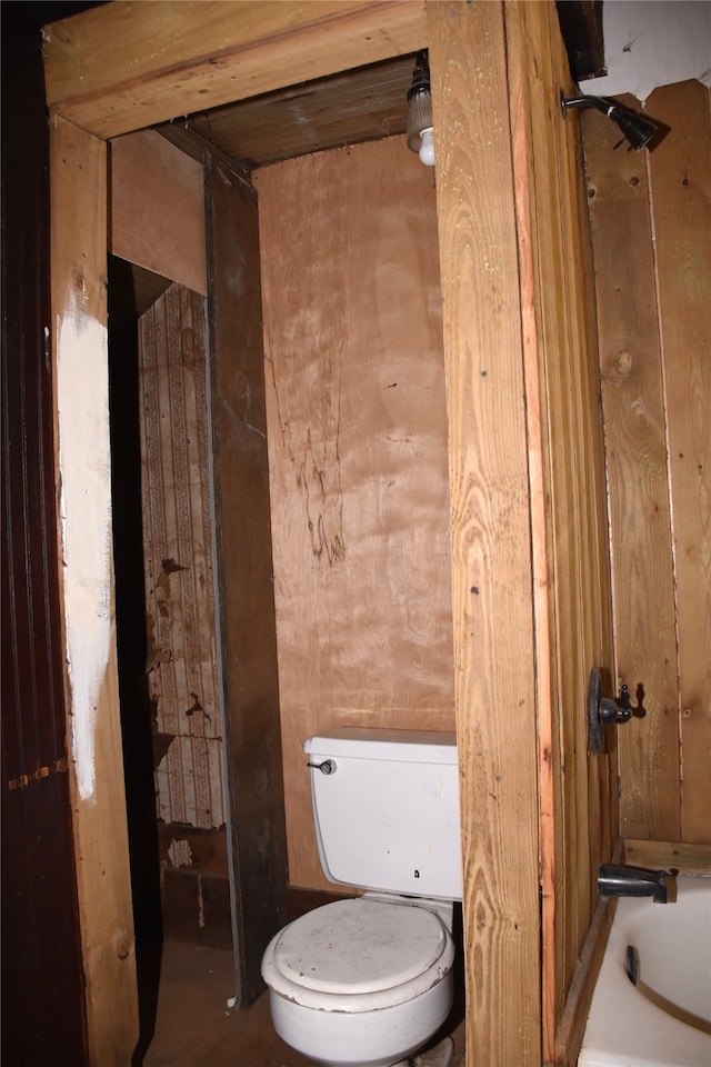 bathroom with a bathtub and toilet