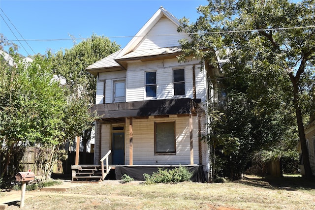 view of front of house with a front yard