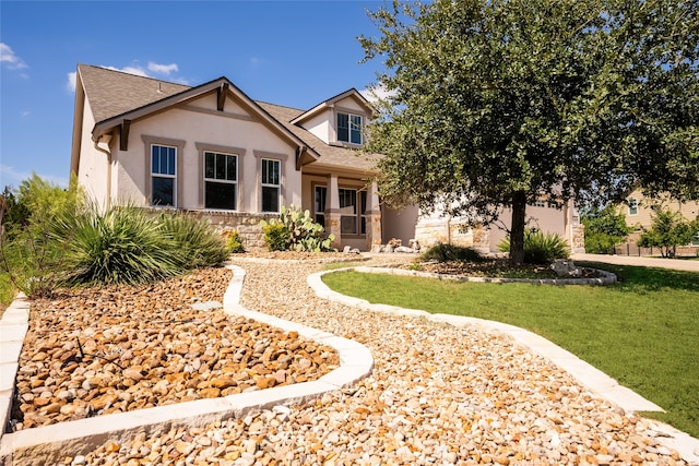 view of front of property featuring a front yard