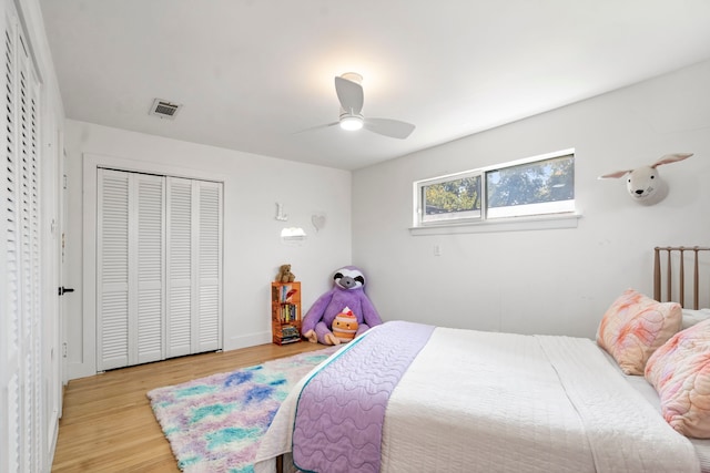 bedroom featuring a closet, light hardwood / wood-style floors, and ceiling fan