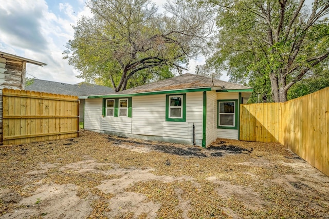 1046 W Green St, Stephenville, TX 76401 - rear view of house with fence
